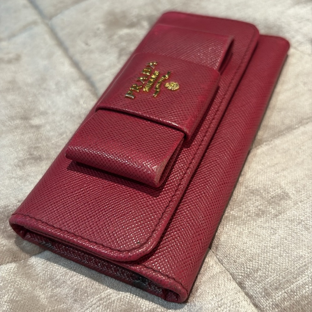 Prada Raspberry Pink Bow Santiago Leather Key Holder Gold Hardware - Picture 14 of 16